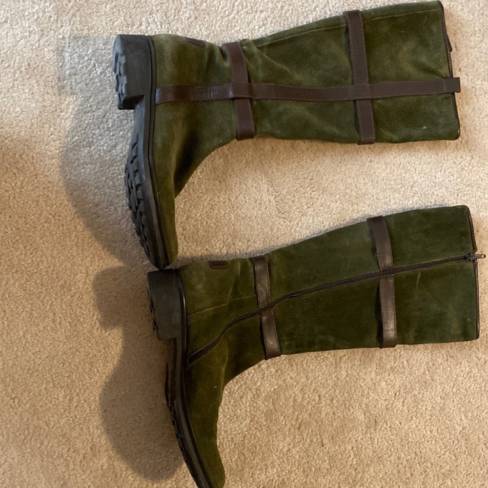 Womens Hunter green suede tall boots with brown leather detail sz 9